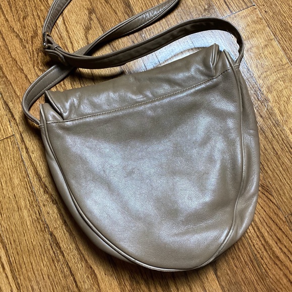 Unique Crossbody - Picture 4 of 6